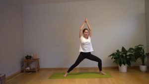 Cours Yoga de Gasquet donné par Emma, kinésithérapeute